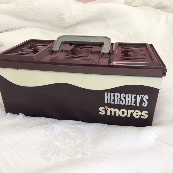 Hershey's S'mores Brown and Cream Food Storage Container - Picture 1 of 4